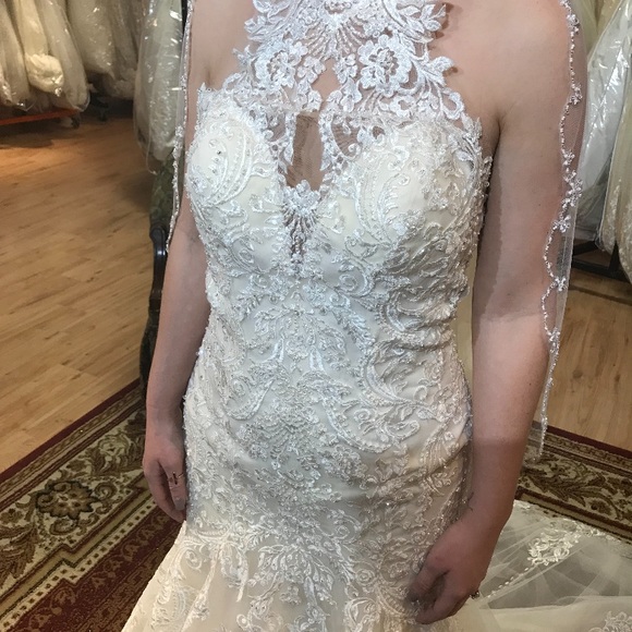 Brand new BEAUTIFUL wedding dress - Picture 2 of 3